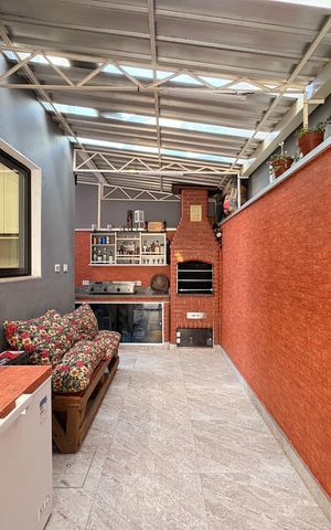Casa à venda com 225m², 3 quartos e 5 vagas Casa à venda com 225m², 3 quartos e 5 vagasÁrea gourmet
