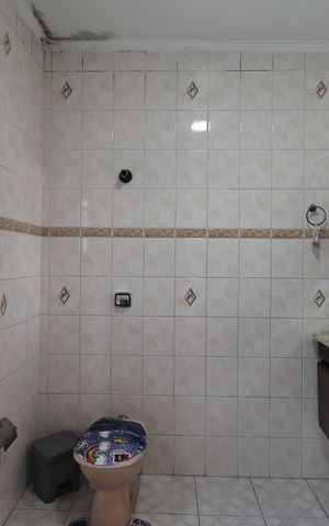 Casa à venda com 225m², 3 quartos e 5 vagas Casa à venda com 225m², 3 quartos e 5 vagasBanheiro da Suíte 2
