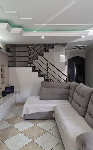 Casa à venda com 225m², 3 quartos e 5 vagas Casa à venda com 225m², 3 quartos e 5 vagasSala