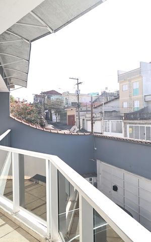Casa à venda com 225m², 3 quartos e 5 vagas Casa à venda com 225m², 3 quartos e 5 vagasSacada interativa entre as suítes 1 e 2