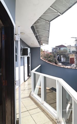 Casa à venda com 225m², 3 quartos e 5 vagas Casa à venda com 225m², 3 quartos e 5 vagasSacada interativa entre as suítes 1 e 2