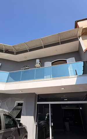 Casa à venda com 225m², 3 quartos e 5 vagas Casa à venda com 225m², 3 quartos e 5 vagasGaragem