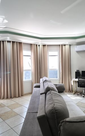 Casa à venda com 225m², 3 quartos e 5 vagas Casa à venda com 225m², 3 quartos e 5 vagasSala