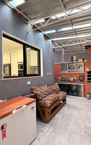 Casa à venda com 225m², 3 quartos e 5 vagas Casa à venda com 225m², 3 quartos e 5 vagasÁrea gourmet