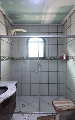 Casa à venda com 225m², 3 quartos e 5 vagas Casa à venda com 225m², 3 quartos e 5 vagasBanheiro da Suíte 1