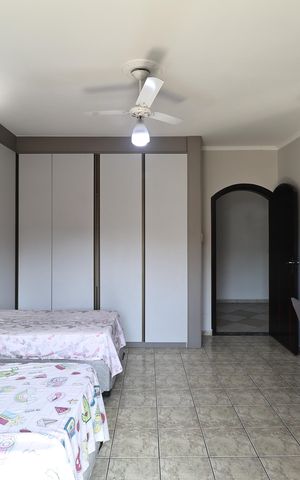 Casa à venda com 225m², 3 quartos e 5 vagas Casa à venda com 225m², 3 quartos e 5 vagasSuite 1