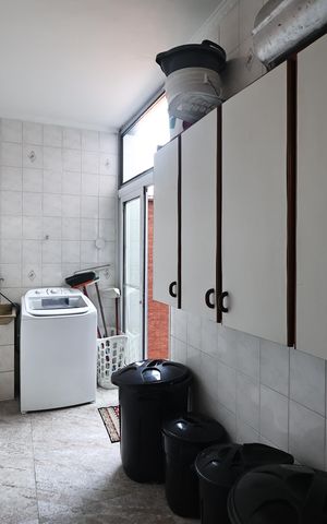 Casa à venda com 225m², 3 quartos e 5 vagas Casa à venda com 225m², 3 quartos e 5 vagasLavanderia
