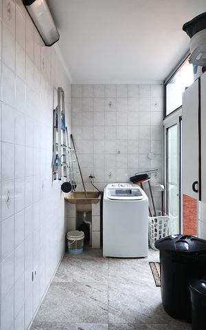 Casa à venda com 225m², 3 quartos e 5 vagas Casa à venda com 225m², 3 quartos e 5 vagasLavanderia