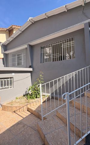 Casa para alugar com 85m², 2 quartos e 1 vaga Casa para alugar com 85m², 2 quartos e 1 vagaQuintal