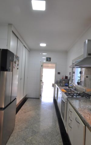 Casa à venda com 590m², 4 quartos e 3 vagasCozinha