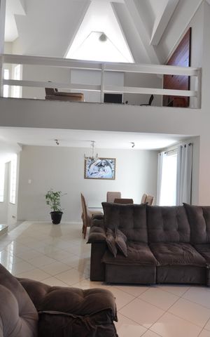 Casa à venda com 590m², 4 quartos e 3 vagasSala