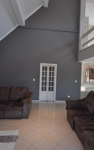 Casa à venda com 590m², 4 quartos e 3 vagasSala