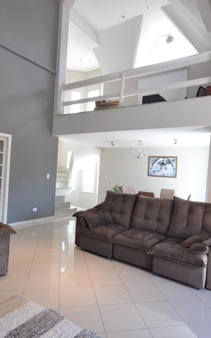 Casa à venda com 590m², 4 quartos e 3 vagasSala