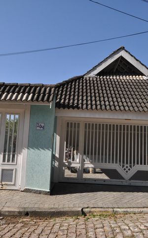 Casa à venda com 590m², 4 quartos e 3 vagasFachada