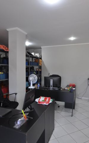 Casa à venda com 590m², 4 quartos e 3 vagasEscritório