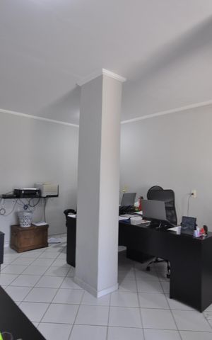 Casa à venda com 590m², 4 quartos e 3 vagasEscritório