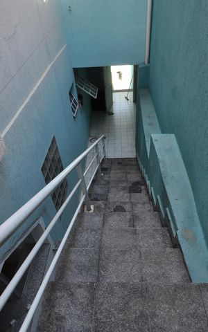 Casa à venda com 590m², 4 quartos e 3 vagasEscada