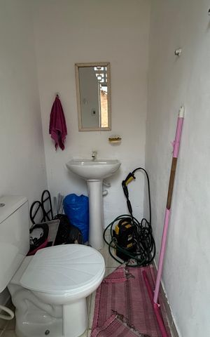 Casa à venda com 90m², 2 quartos e sem vagaLavabo
