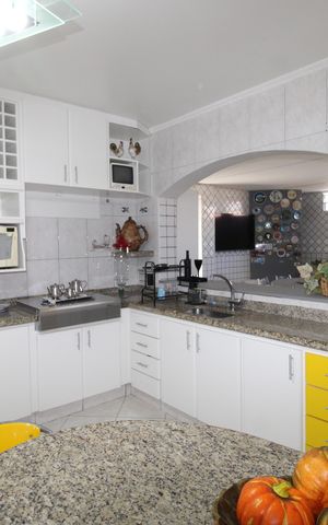 Casa para alugar com 200m², 3 quartos e 2 vagasCozinha