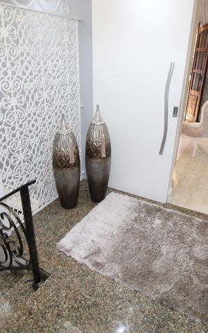 Casa para alugar com 200m², 3 quartos e 2 vagasEscada