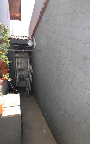 Casa para alugar com 200m², 3 quartos e 2 vagasCorredor