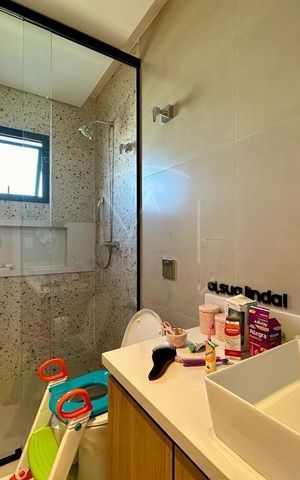 Casa de condomínio à venda com 270m², 3 quartos e 4 vagas