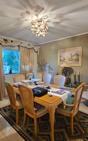 Casa à venda com 330m², 4 quartos e 6 vagas
