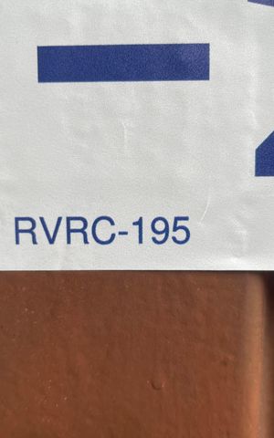 Casa à venda com 50m², 3 quartos e 1 vaga Casa à venda com 50m², 3 quartos e 1 vagaplaca Instalada no portão tamanho grande com o código RVRC-195. no dia 08-09-2026