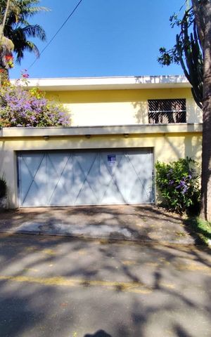 Casa à venda com 449m², 5 quartos e 4 vagasFachada