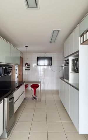 Apartamento para alugar com 158m², 3 quartos e 3 vagas Apartamento para alugar com 158m², 3 quartos e 3 vagasCozinha