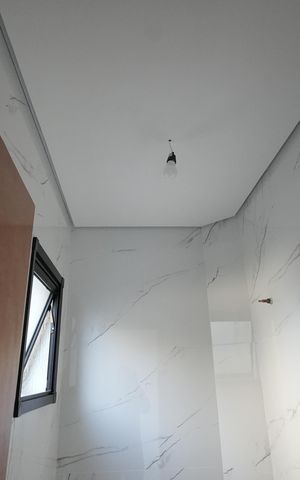Casa à venda com 96m², 3 quartos e 2 vagasLavabo