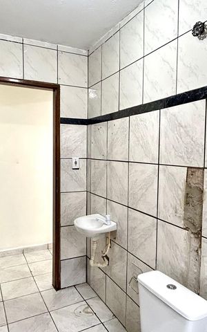 Casa para alugar com 60m², 2 quartos e 1 vaga Casa para alugar com 60m², 2 quartos e 1 vagaBanheiro
