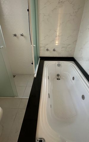 Casa à venda com 289m², 5 quartos e 3 vagas Casa à venda com 289m², 5 quartos e 3 vagasBanheiro da Suíte