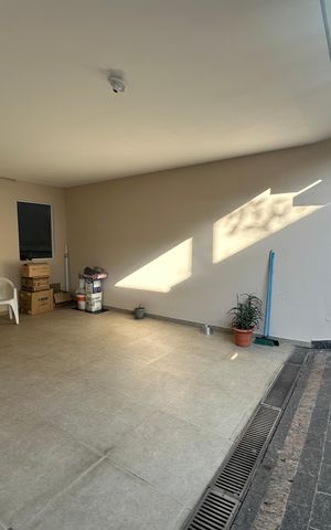 Casa à venda com 289m², 5 quartos e 3 vagas Casa à venda com 289m², 5 quartos e 3 vagasGaragem