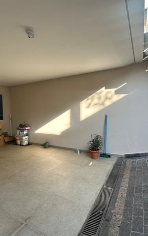 Casa à venda com 289m², 5 quartos e 3 vagas Casa à venda com 289m², 5 quartos e 3 vagasGaragem
