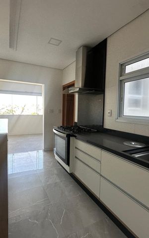 Casa à venda com 289m², 5 quartos e 3 vagas Casa à venda com 289m², 5 quartos e 3 vagasCozinha