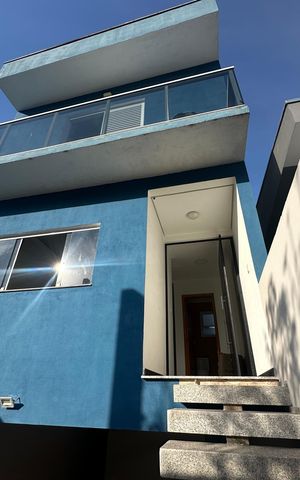 Casa à venda com 289m², 5 quartos e 3 vagas Casa à venda com 289m², 5 quartos e 3 vagasFachada