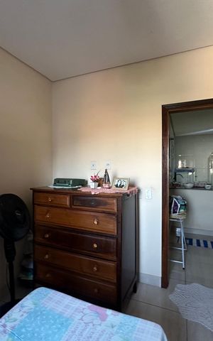 Casa à venda com 289m², 5 quartos e 3 vagas Casa à venda com 289m², 5 quartos e 3 vagasQuarto 4