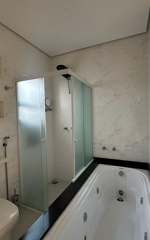 Casa à venda com 289m², 5 quartos e 3 vagas Casa à venda com 289m², 5 quartos e 3 vagasBanheiro da Suíte