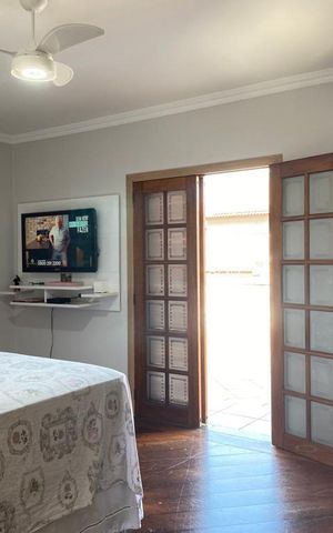 Casa à venda com 420m², 4 quartos e 5 vagas Casa à venda com 420m², 4 quartos e 5 vagasQuarto