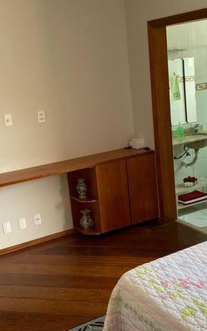 Casa à venda com 420m², 4 quartos e 5 vagas Casa à venda com 420m², 4 quartos e 5 vagasQuarto