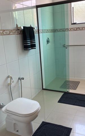 Casa à venda com 420m², 4 quartos e 5 vagas Casa à venda com 420m², 4 quartos e 5 vagasBanheiro