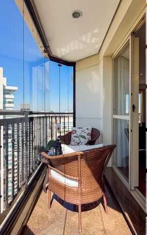 Apartamento à venda com 165m², 3 quartos e 4 vagas Apartamento à venda com 165m², 3 quartos e 4 vagasVaranda da Sala