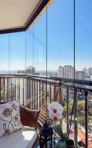 Apartamento à venda com 165m², 3 quartos e 4 vagas Apartamento à venda com 165m², 3 quartos e 4 vagasVaranda da Sala