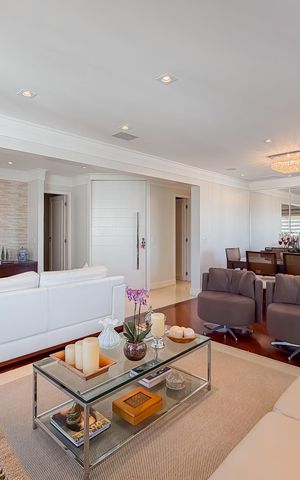 Apartamento à venda com 165m², 3 quartos e 4 vagas Apartamento à venda com 165m², 3 quartos e 4 vagasSala