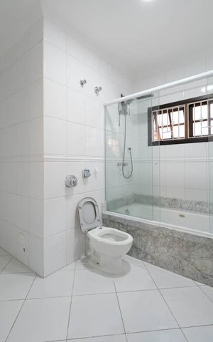 Casa para alugar com 300m², 4 quartos e 4 vagasSuíte