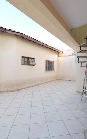 Casa para alugar com 300m², 4 quartos e 4 vagasÁrea externa