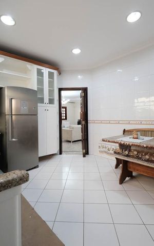 Casa para alugar com 300m², 4 quartos e 4 vagasCozinha