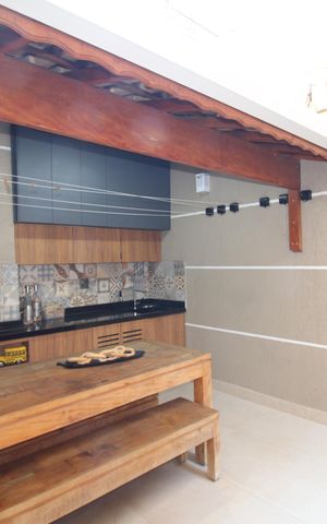 Casa à venda com 160m², 3 quartos e 2 vagasÁrea de Serviço