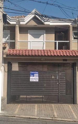 Casa à venda com 160m², 3 quartos e 2 vagas Casa à venda com 160m², 3 quartos e 2 vagasFachada
